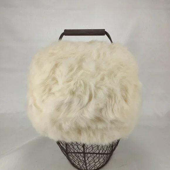 1940s Vintage Fur Muff in Winter White - Picture 2 of 5